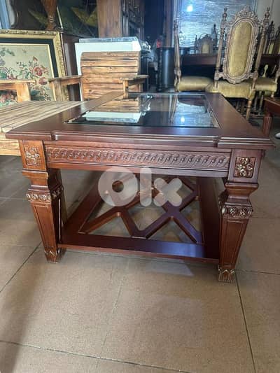 طاولة صالون ملكية خشب زان وقشر وج قزاز شبه جديدة