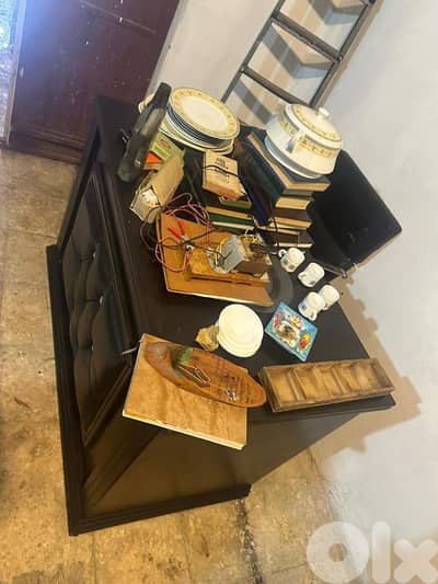 مكتب شغل توصاية كتير نظيف ومرتب