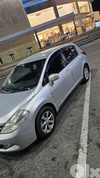 نيسان فيرسى