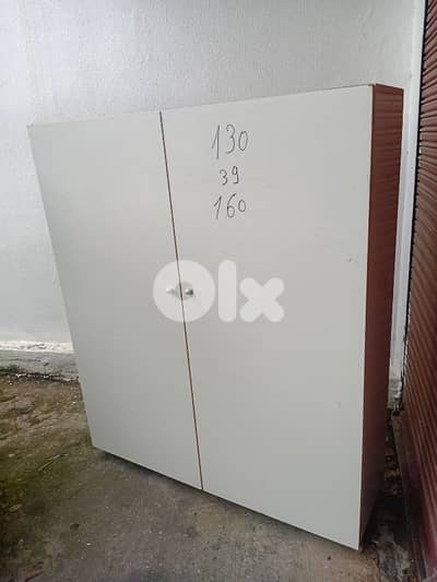 خزانة اوروبي شبه جديد ضهر سميك  مع دوليب