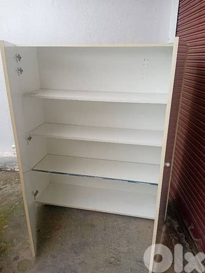 خزانة اوروبي شبه جديد ضهر سميك  مع دوليب