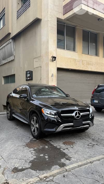 Mercedes-Benz GLC-Class 2017 Glc 300 clean carfax 80000 miles only