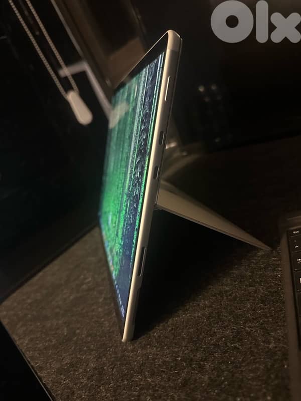 Microsoft surface pro 8 3