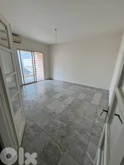 madam  kury  kuraitm