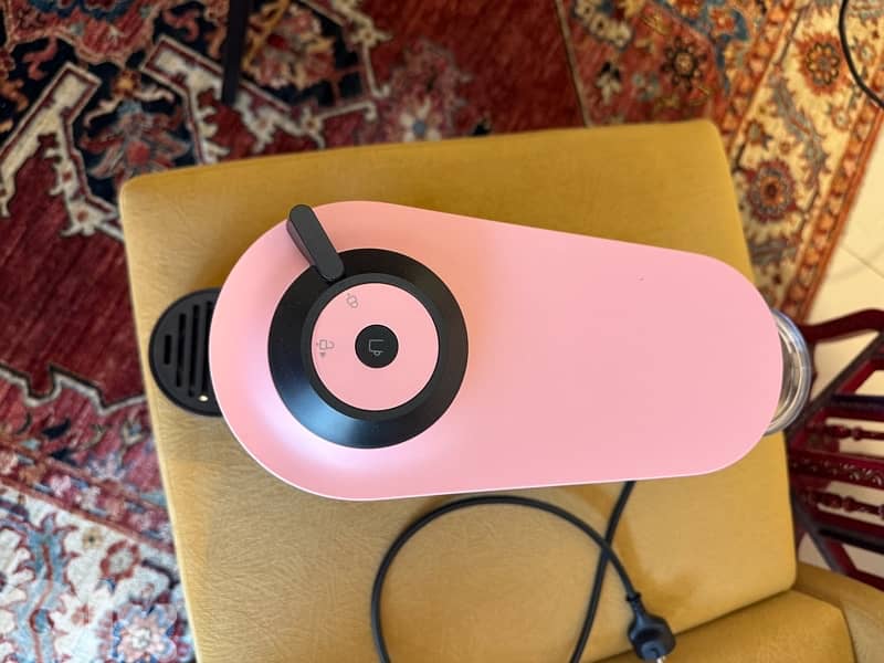 Nespresso Coffee Machine - Like New 1