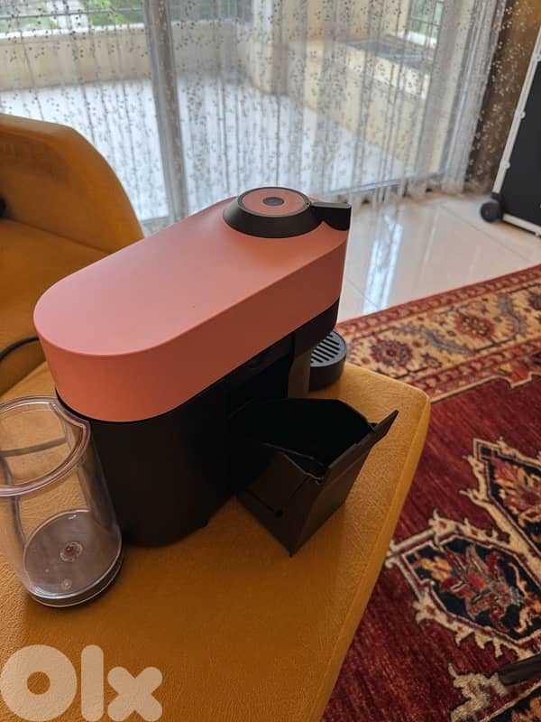 Nespresso Coffee Machine - Like New 4
