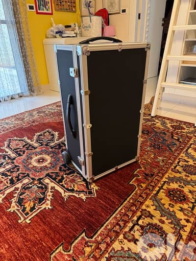 Storage Compartment - Makeup