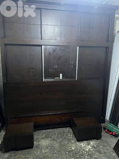 غرفة نوم مجوز ملبسة قشرة سنديان مستعملة شبه جديدة