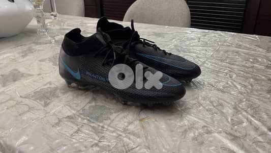 Nike football phantom GT size 44