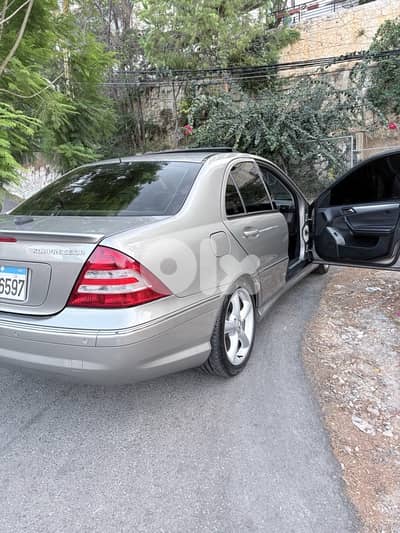 Mercedes-Benz 240/260/280 2005