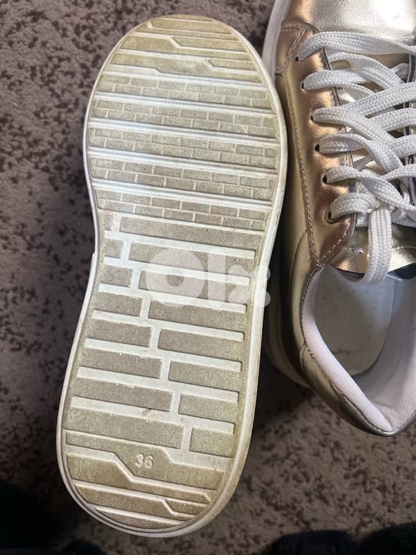 gold shoes 3