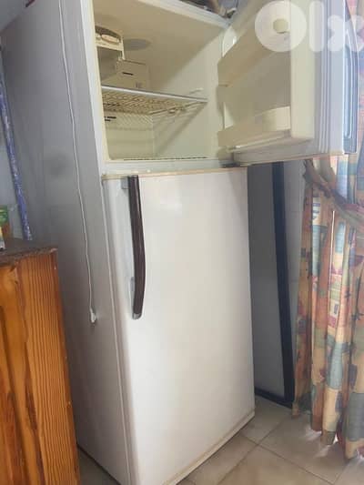 براد كأنه جديد refrigerator