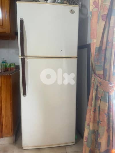 براد كأنه جديد refrigerator like new