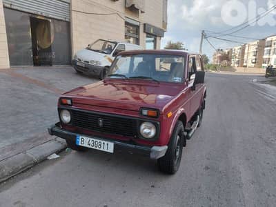 لادا نيفا 2002