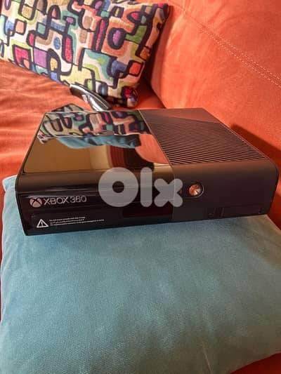 VERIFIED XBOX 360 WITH CONTROLLERS AND 18 GAMES