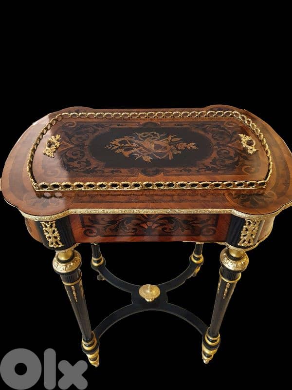 French table/ Jardinière Antique 1