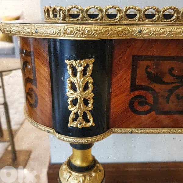 French table/ Jardinière Antique 3