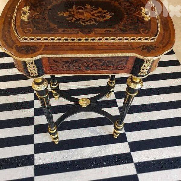 French table/ Jardinière Antique 4