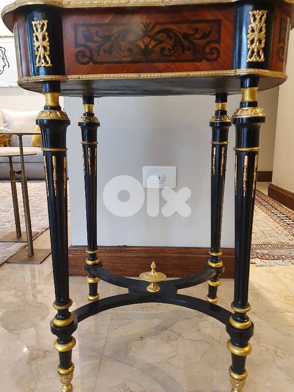 French table/ Jardinière Antique 12