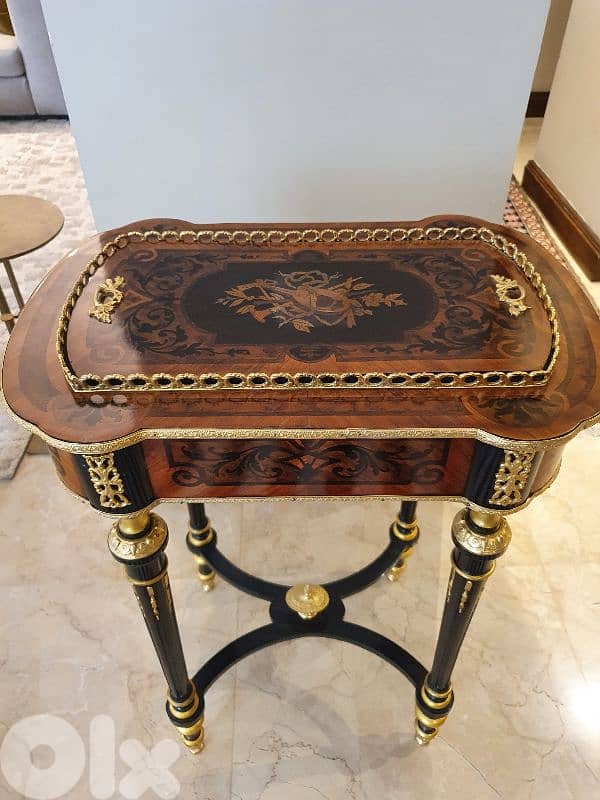 French table/ Jardinière Antique 13