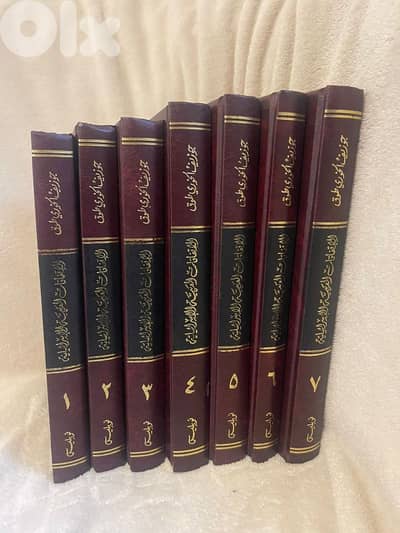 ٢٠٠ مجلد عبارة عن موسوعات