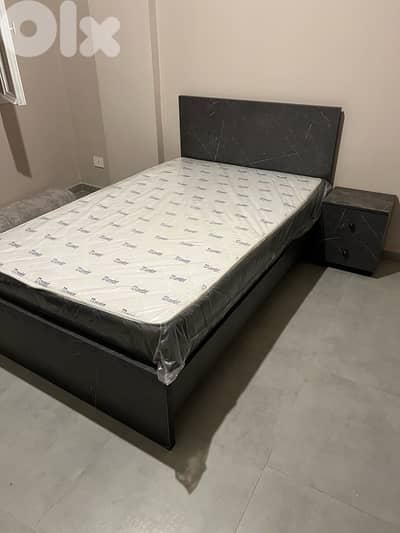 تخت مفرد ونص مع فرشة جديدة من المعمل بافضل الاسعار