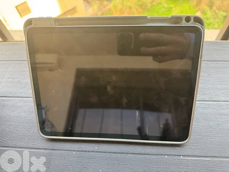 Ipad Air 4 w Keyboard and Mouse 2