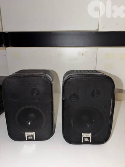 2 JBL UNIVERSE SPEAKERS