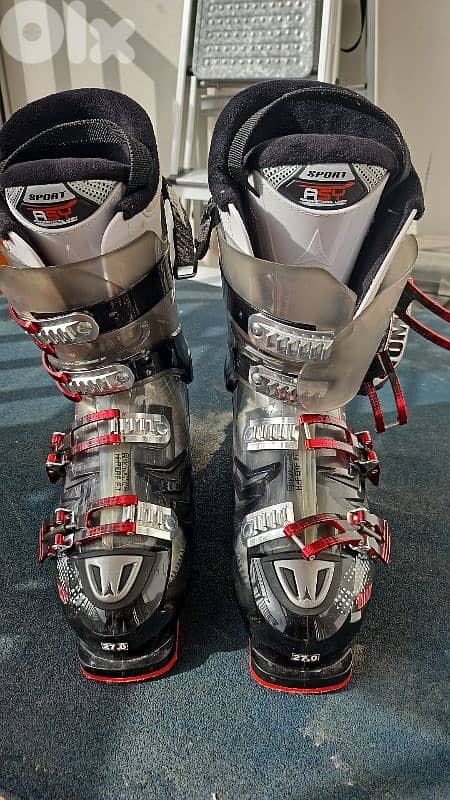 ski shoes. mint condition used 3 times. 4
