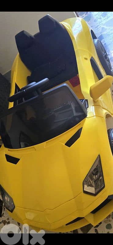 سيارة عل بطرية مع ريموت