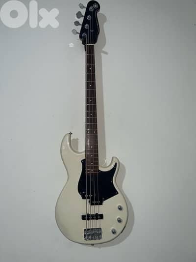 Yamaha BB424 Bass Guitar