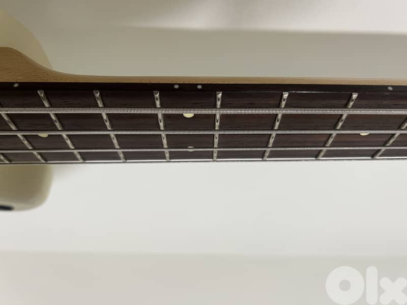 Yamaha BB424 Bass Guitar 4