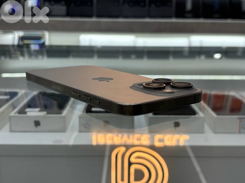 IPhone 15 Pro Max 256Gb super clean small black dot aon screen 2