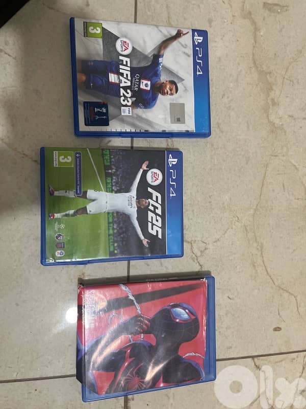 ps4 + 3 games 2 controllers 1