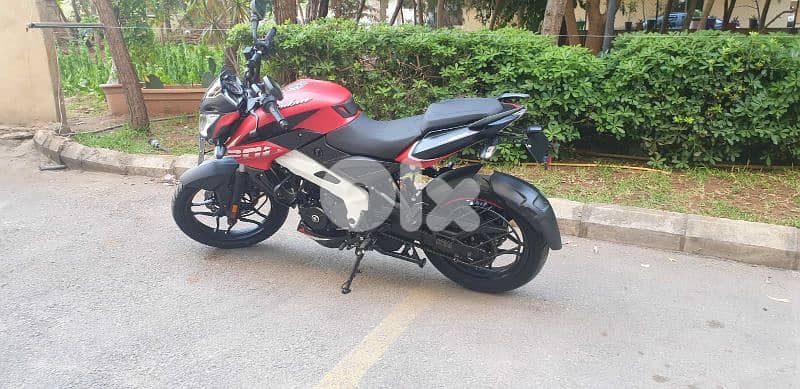 Bajaj Pulsar NS200 1