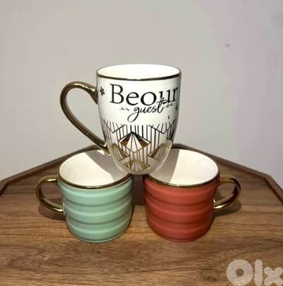 مجموعة فناجين سيراميك أنيقة بحواف ذهبية – جديد