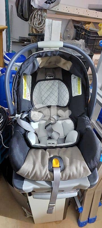 Chicco car seat SUPER LIKE NEW