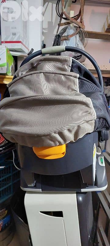 Chicco car seat SUPER LIKE NEW 1