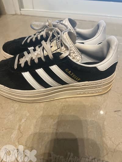 Adidas/ Gazelle Sneakers