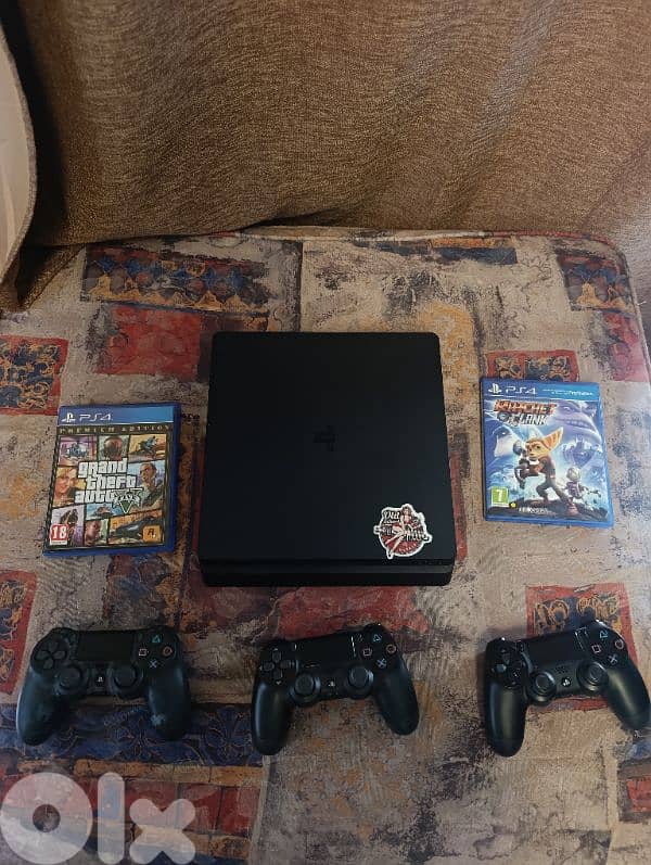 Ps4 with accessories 1