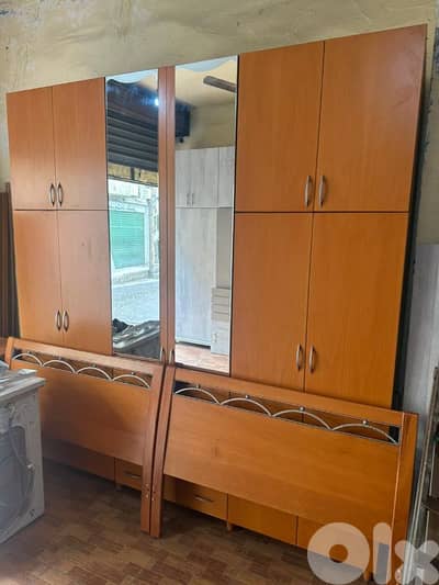 اوضة نوم شبه جديدة تختين مفرد ونص ملبسة قشر زان