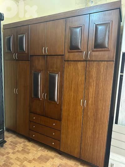 خزانة طابقين 12 درفة شغل توصاية كتير نظيفة