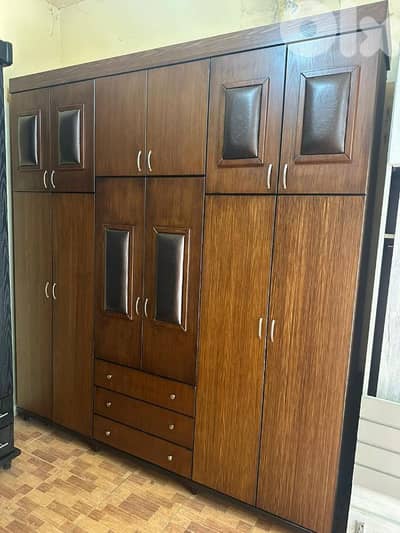 خزانة طابقين 12 درفة شغل توصاية كتير نظيفة