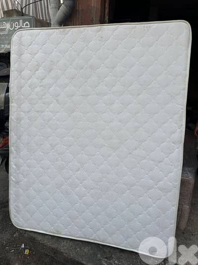 فرشة مجوز اسفنج كتير نظيفة