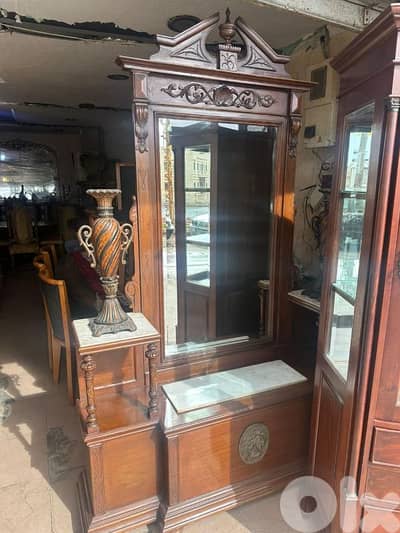 جارديينز مميز خشب زان انتيك وجوه رخام كتير مرتب ونظيف