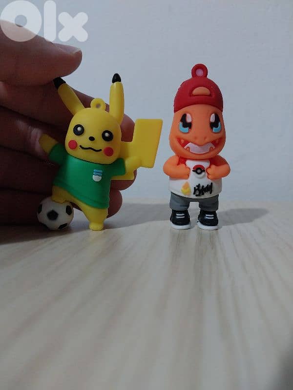 Pokeball and 2 pokemon 3