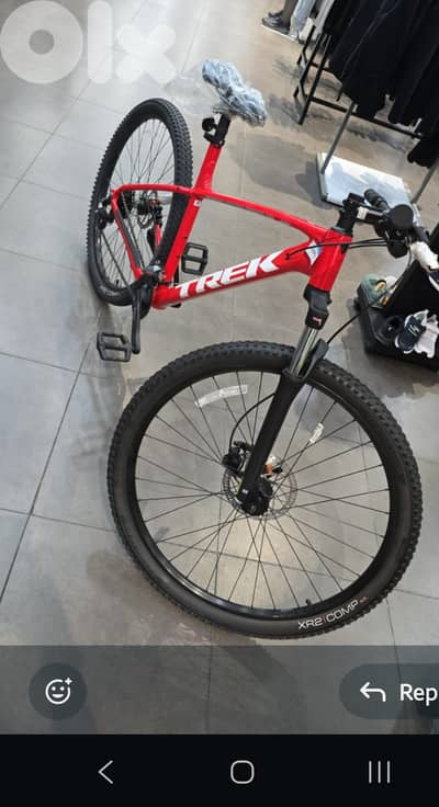 Trek marlin 5  29 inch like new used for 1 month