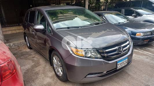 8 Seaters Honda Odyssey-Leather-Sunroof- سعر مغر جدا
