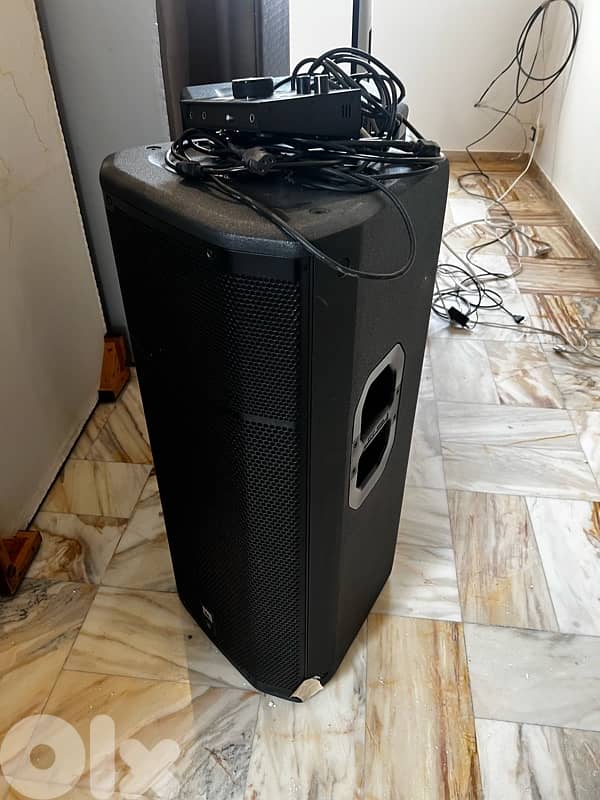 2 jbl speakers 15” 1500w prx635 3