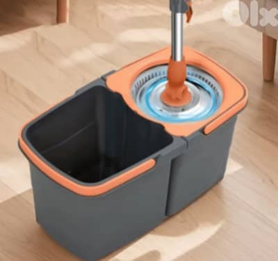 سطل تمسيح مع مساحة